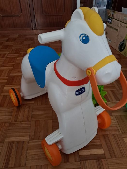 Cavalo baloiço da chicco em óptimo estado