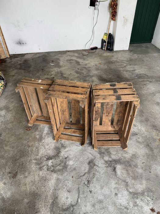 Vendo caixas de madeira antigas PARA DESPACHAR