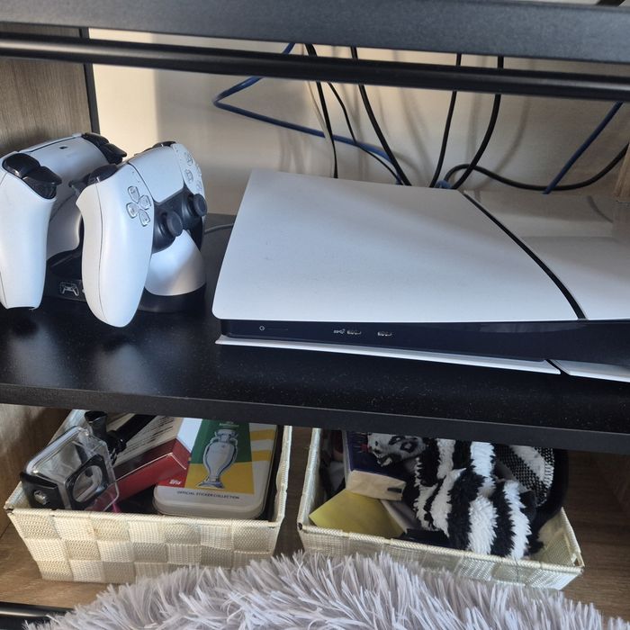 Playstation 5 com 2 comandos