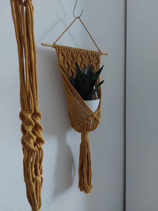 UP zestaw Kwietnik makrama wiszący na ścianie  Musztardowowo złoty