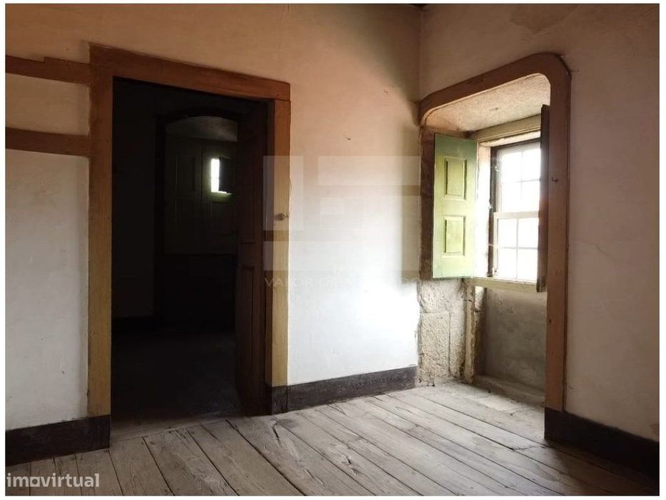 Moradia localizada no coração de Tarouca, distrito de Viseu