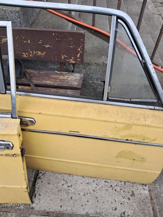 Продам двері ВАЗ 2106.