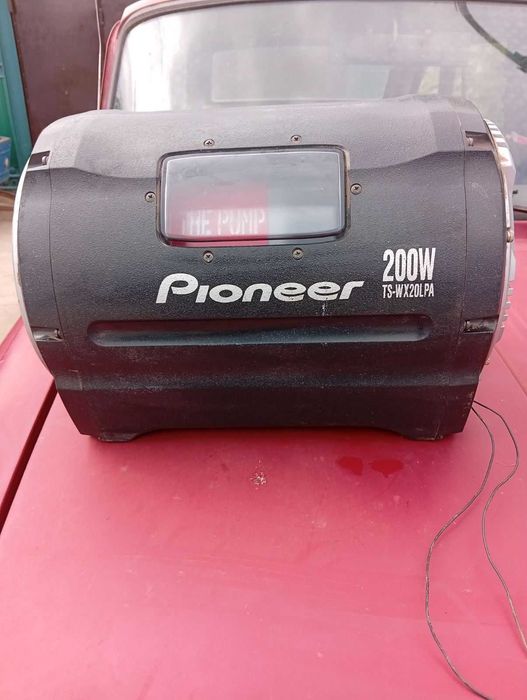 Активный сабвуфер Pioneer TS-WX20LPA имеет мощность 200 Вт и встроенный усилитель.