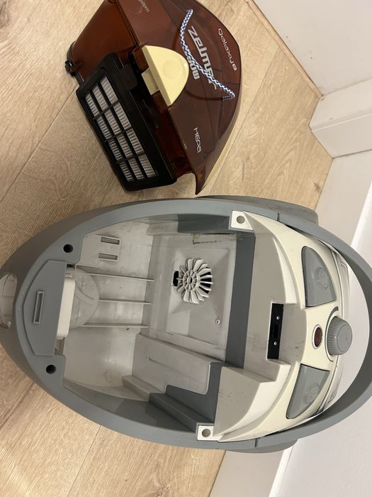 Sprzedam odkurzacz zelmer galaxsy ( silnik 1800 wat sprawny !)