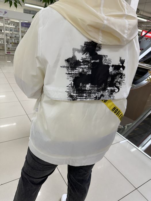 жіноча біла вітровка Турція ay-sel