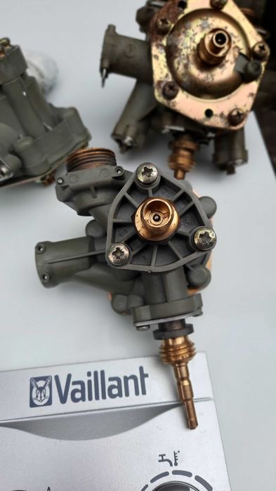 Водяний блок редуктор регулятор Юнкерс Junkers w275 wR250 350 wr11 14