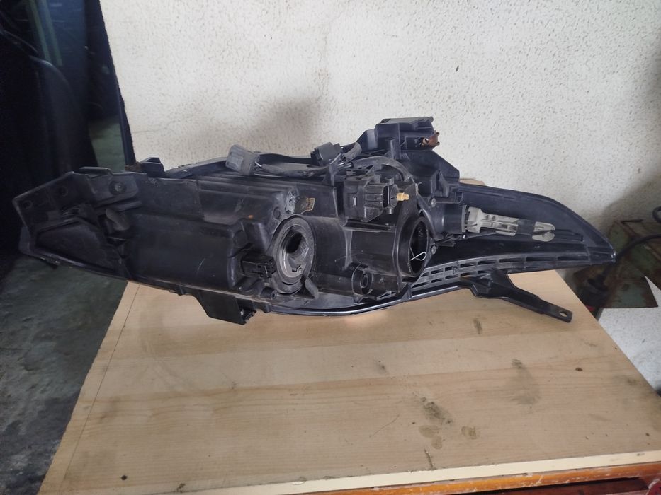 Farol frente Mazda 5