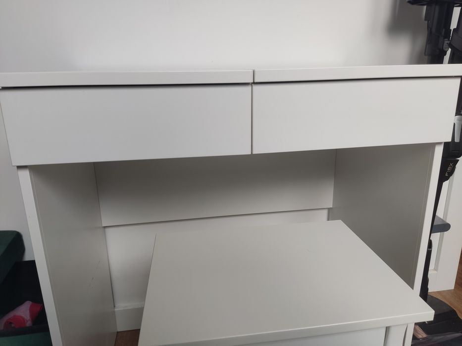 Toaletka brimnes Ikea ze stołkiem