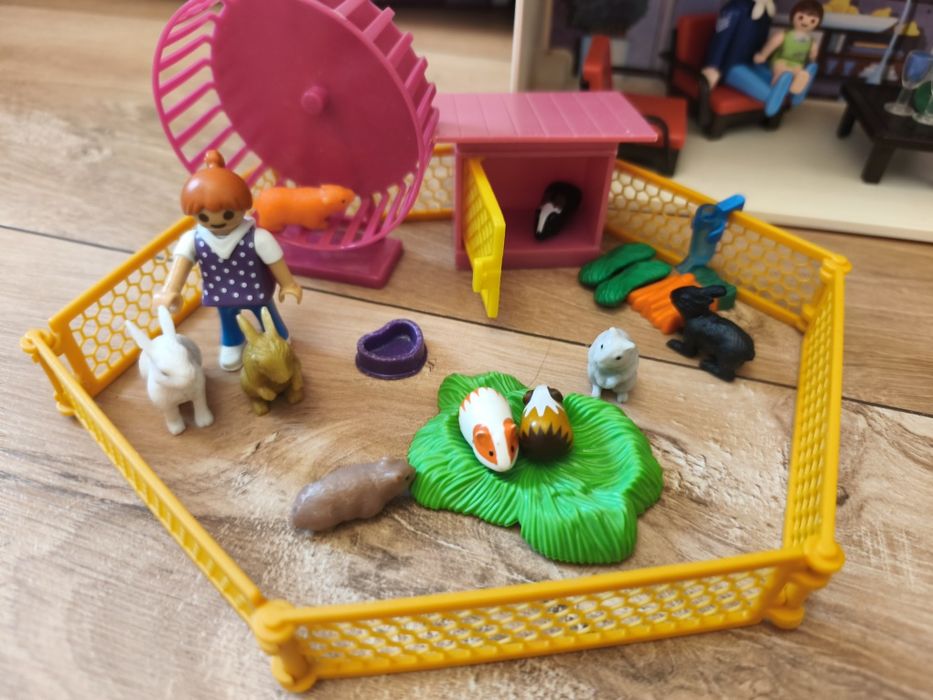 Domek Playmobil z akcesoriami gratis zagroda ze zwierzętami