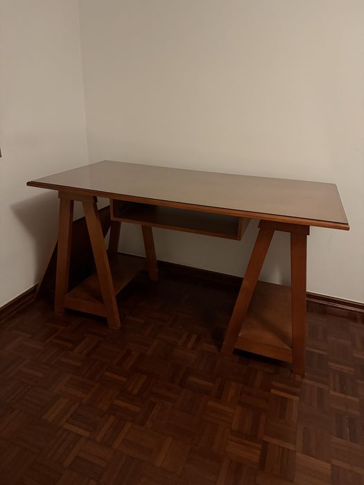 Vendo secretária em madeira