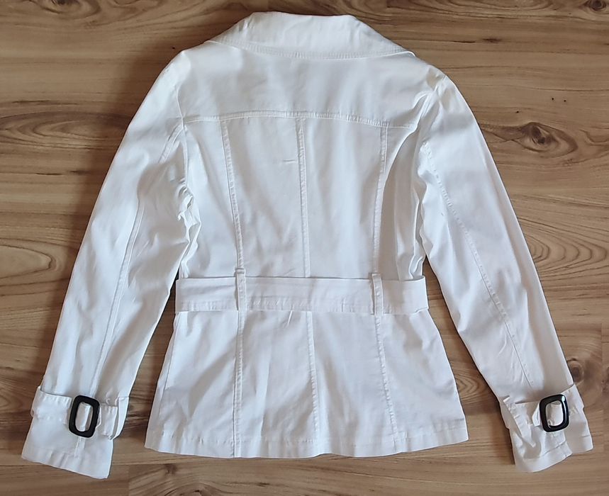 Biały  płaszczyk