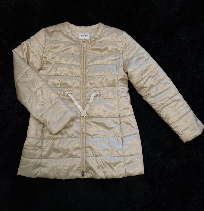Куртка демисезонная на девочку 122 см mayoral