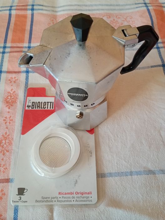 Італійська гейзерна кавоварка Bialetti.
