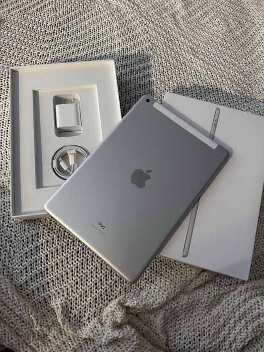 Планшет Apple iPad 10.2" (9 Gen) 256GB Wi-Fi + Cellular Silver
