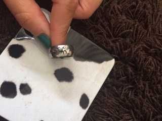 anel prateado com recortes