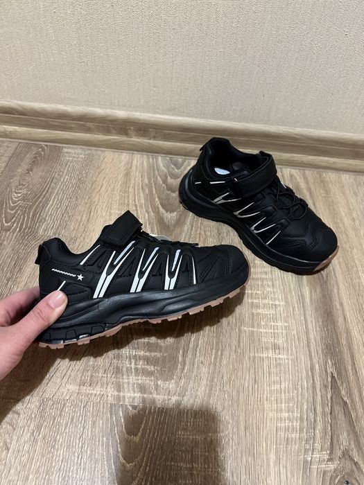 НА ЛИПУЧЦІ кросівки шкіряні на хлопчика чорні  32-37