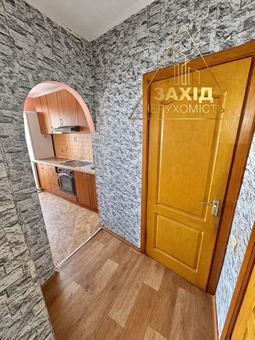 Двокімнатна біля Північного ринку на пр. Молоді