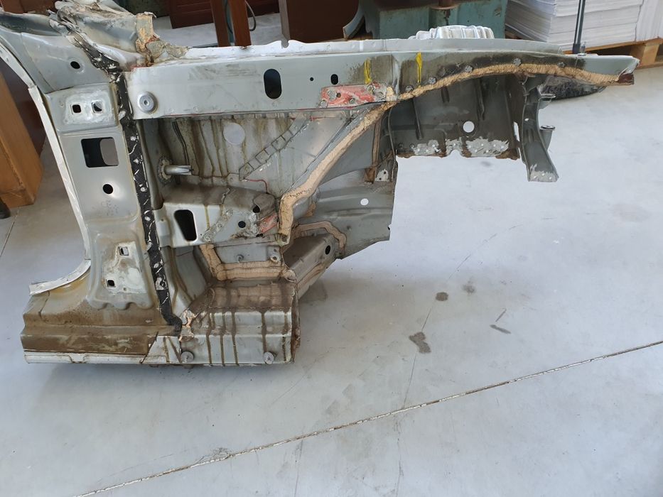 Mercedes Benz W213 Cava de Roda Direita