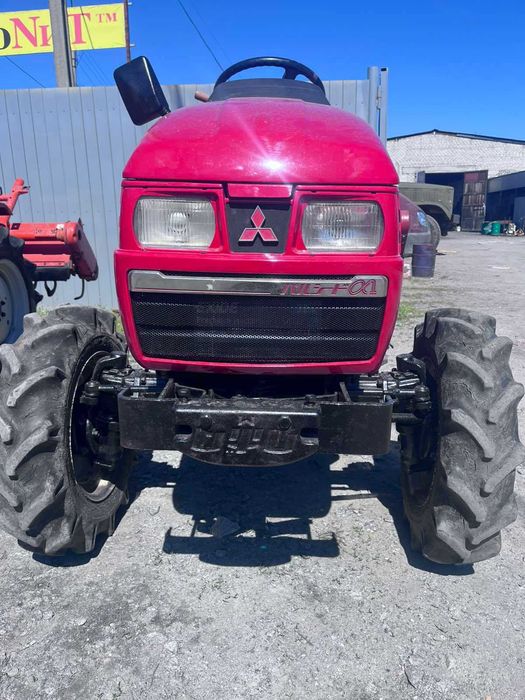 Трактор Mitsubishi з фрезою