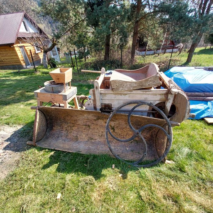 Wialnia , żarna  do mielenia  zboża , koryto drewniane  do uboju świń