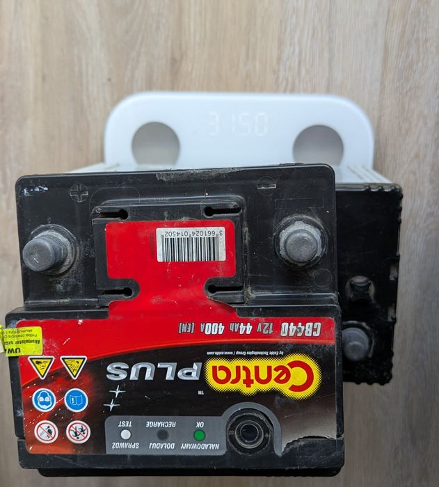 2 akumulatory samochodowe