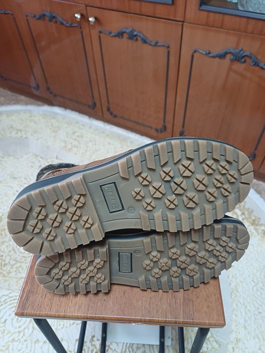 Продам зимние ботинки