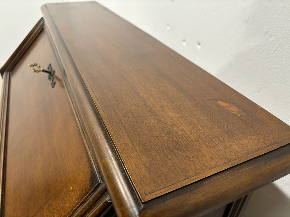 Piękny solidny sekretarzyk z szufladami