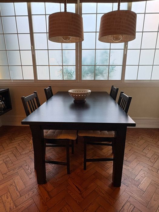 Mesa de jantar com cadeiras