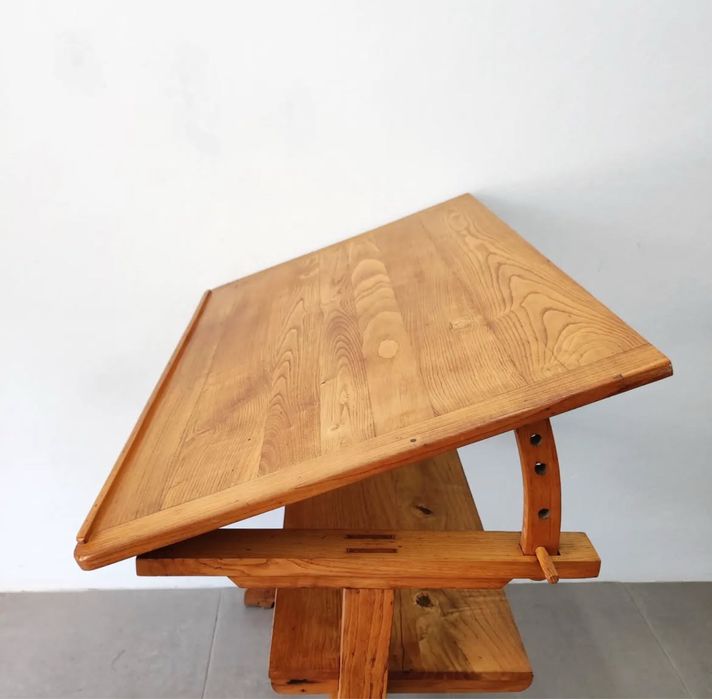 Estirador dos anos 70 restaurado em madeira maciça