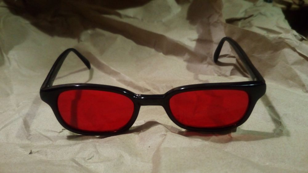 Очки с красными стеклами
