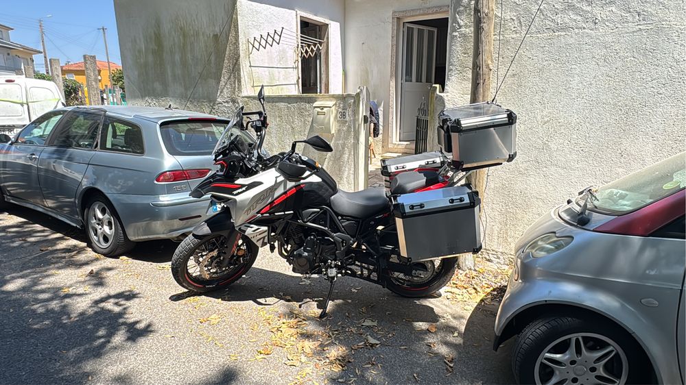 Trk 702x semi nova , conta com 8400km