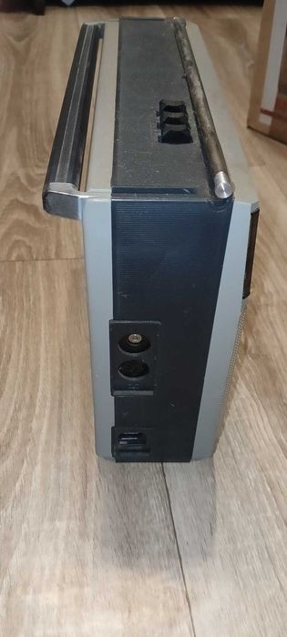 Винтажный радиоприёмник VEF 221, выпущенный Рижским ПО «ВЭФ» с 1988 г