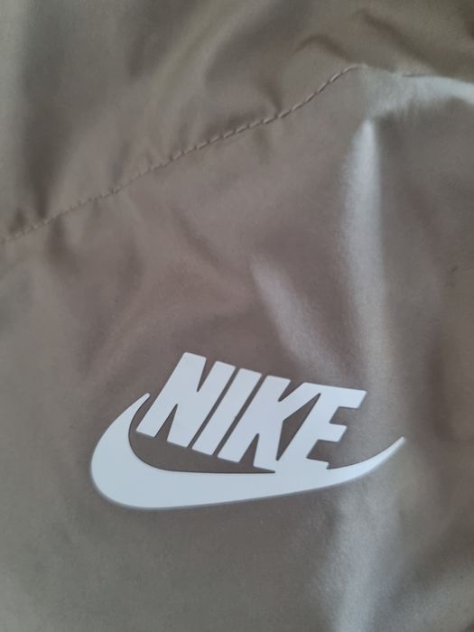 Kurtka Nike L puchowa,beżowo-kremowa