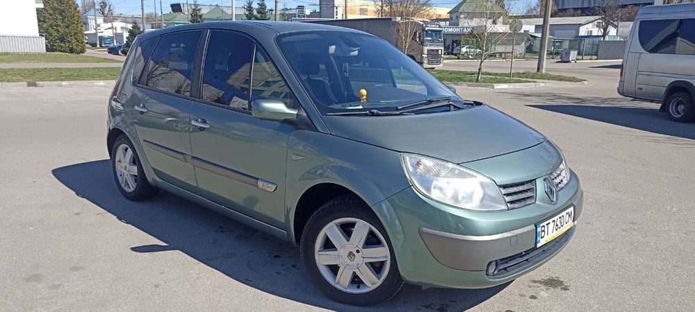 Рено Меган Сценік.