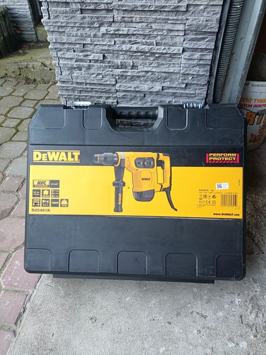 Młot urdar DeWALT 1050W