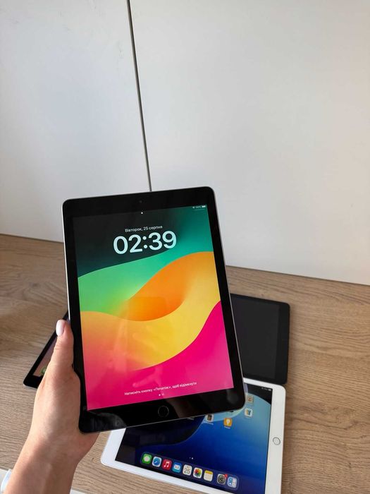Помічник для навчання є з модемом Планшет Apple A1893 , A2197, A2198 є кількість