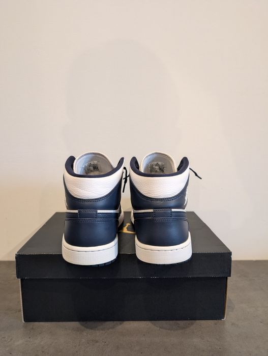 Air Jordan 1 MID Obsydian