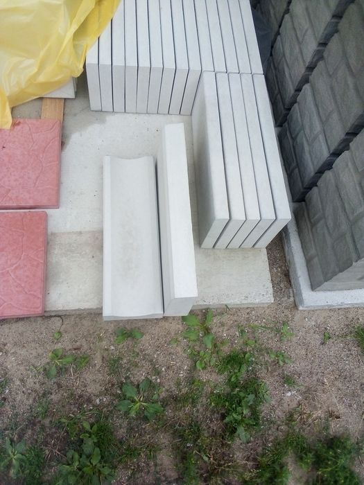 Набірні стовпчики на паркан