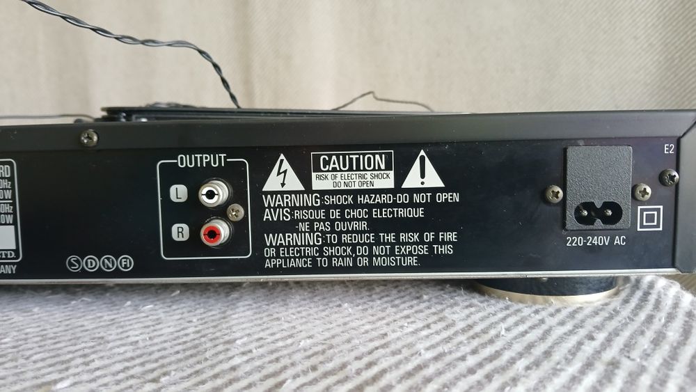 Denon TU 580 R  , стереотюнер .