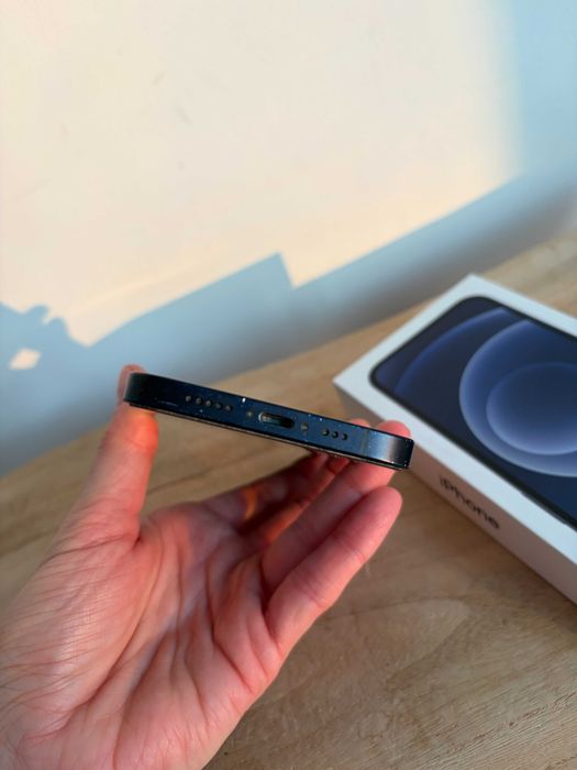 Iphone 12, bateria 79%, biały