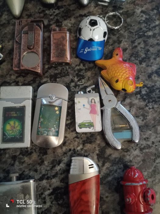 33 esqueiros antigos 30€ Só vendo o conjunto todo, não vendo em separado.