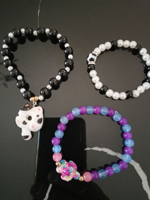 Bransoletki i bryloki do telefonu