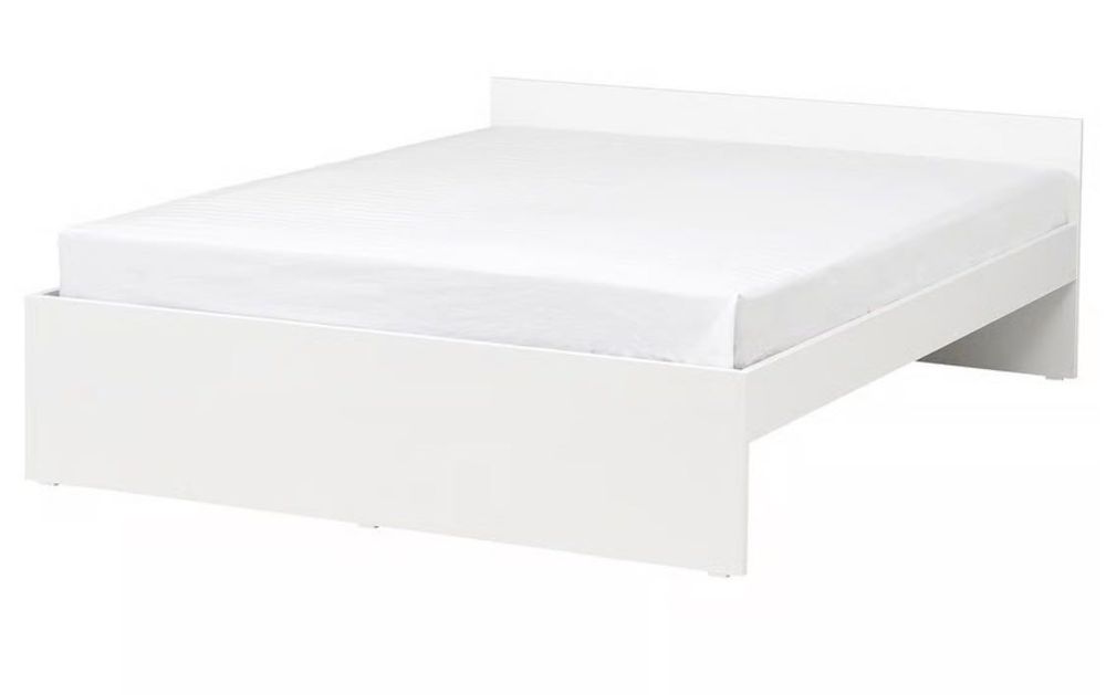 Cama VIHALS 140x200 com estrado LURÖY e colchão