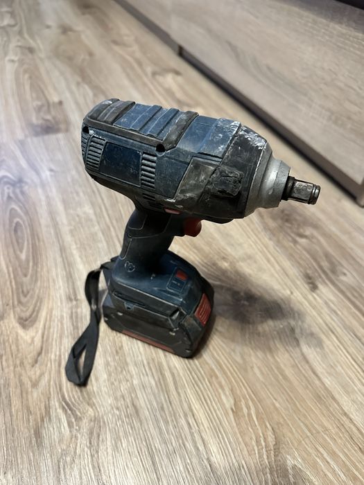 Klucz udarowy Bosch GDS 18V-300 zakretarka razem z bateria