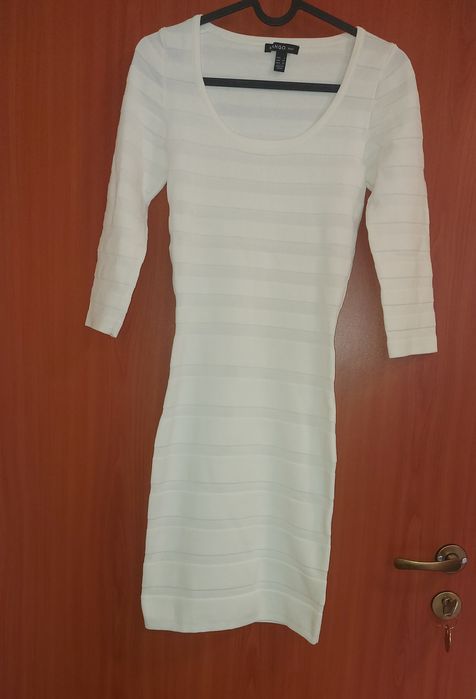 Biała sukienka mango