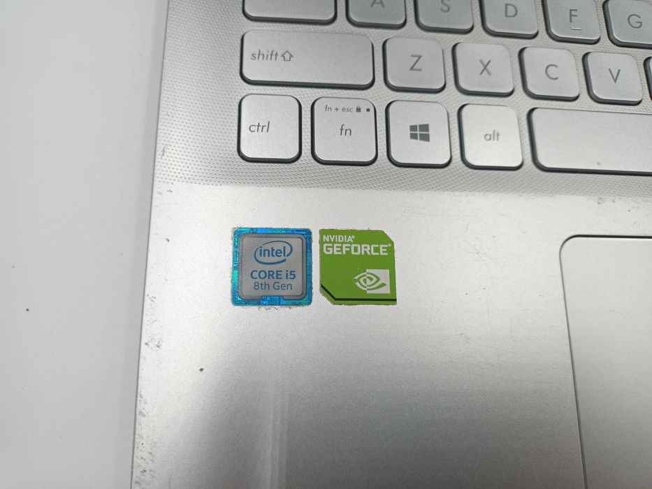 Ultrabook ASUS VivoBook R564U