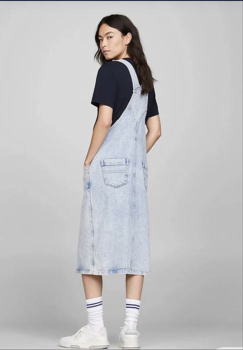 Женский голубой джинсовый сарафан Tommy Jeans