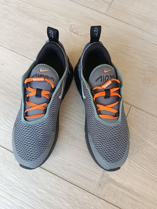 Кроссовки Nike AIR MAX 270 Eur35

Кросівки Nike Air Max 270