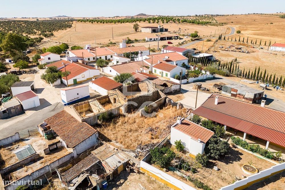 Terreno de 380 m2 com Ruina c/ Projeto Aprovado | Navarro - Alcaria Ru