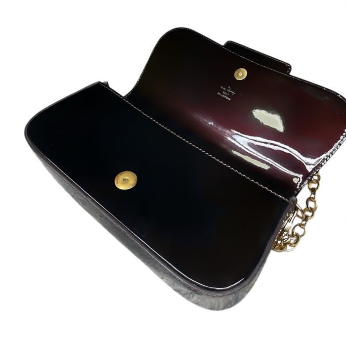 Женская сумка Louis Vuitton Amarante Patent SoBe clutch bag оригинал